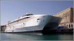 Die 2006 gebaute MARIA DOLORES (IMO 9333448) der Virtu Ferries liegt am 27.03.2009 im Grand Harbour von Valletta. Sie ist 68 m lang, 18 m breit, hat eine GT von 3022 und ist fr 600 Passagiere und 65 PKW ausgelegt. Sie verbindet Valletta mit Pozzallo und Catania auf Sizilien. Heimathafen ist Valletta auf Malta.