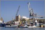 Links im Bild ist MFD 03 SANTINA zu sehen. Sie ist als Khlschiff registriet und gehrt der Mare Blu Tuna Farm Ltd. auf Malta. Bei der danebenliegenden MFD 015 vermute ich, dass sie ebenfalls von den Fischfarmen um Malta als Arbeitsboot genutzt wird. Aufgenommen am 27.03.2009 im Grand Harbour von Valletta.