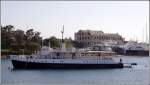 Das Ausflugsschiff KEPPEL wird im Sliema Creek des Marsamxett Harbour von Valletta fr die neue Saison vorbereitet. Im Hintergrund ist das Gebude der Manoel Island Yacht Yard zu sehen. 27.03.2009