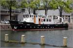 Die GYRINUS ist ein Schulschiff der Hogeschool van Amsterdam für Schiffsoffiziere. Hier liegt sie am 08.06.2015 in ihrem Heimathafen Amsterdam.