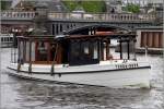 Das Salonboot TERRA-NOVA ist am 09.06.2015 in Amsterdam unterwegs.