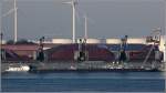 Die 2009 gebaute QUADRANS I (ENI 02331646) betätigt sich hier als Bunkerschiff. Sie ist 110 m lang, 11,45 m breit und hat eine Tonnage von 3.233 t. Gemeldet ist sie in Dordrecht (Niederlande). Rotterdam, 09.06.2014