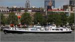 Die PRINSES CHRISTINA (ENI 02005966) ist ein 1963 gebautes Schulschiff. Sie ist 54 m lang, 7 m breit und hat einen Tiefgang von 1,65 m. Hier ist sie am 08.06.2015 in ihrem Heimatort Rotterdam (Niederlande) unterwegs.