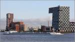 Die 2004 gebaute ROZALINDE (ENI 02326622) ist am 08.06.2014 in Rotterdam unterwegs. Sie ist 110 m lang, 13,55 m breit, hat einen Tiefgang von 3,60 m und eine Tonnage von 3.498 t. Heimatort ist Liesveld (Niederlande).