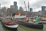 Alte Schiffe im Hafen von Rotterdam. Aufnahme vom 09.02.2022