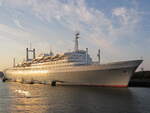Museums-und Hotelschiff Rotterdam im Hafen von Rotterdam am 16.09.21