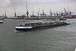 Das Tankmotorschiff VANTAGE begegnet mir hier bei einer Rundfahrt am 5.10.2023 im Rotterdamer Hafen.