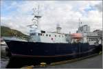 Die 1980 gebaute HAKON MOSBY (IMO 7922233) liegt am 26.09.2012 im Hafen von Bergen. Sie ist ein als Fischereiforschungsschiff eingesetzter Hecktrawler des Havforskningsinstituttet der Universitt Bergen mit einer Lnge von 47 m, einer Breite von 10 m und einem Tiefgang von 4,401 m. Heimathafen ist Bergen. 