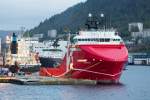 Erinnert mich irgendwie an den TGV: Ankerziehschlepper KL Sandefjord im Hafen von Bergen NO (Juni 2015)