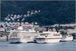 Die Kreuzfahrtschiffe CRYSTAL HARMONY und EUROPA sowie die Färöer-Fähre NÖRRONA (v.l.n.r.) liegen im Juni 1994 in Bergen. Scan vom Dia.