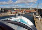 Blick auf Kristiansand (NOR) vom Bug der MS Artania aus am 09.09.16