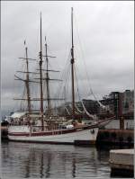 Die 1946 gebaute HELENA liegt am 16.09.2015 in Oslo. Der Schoner ist 30,5 m lang, 7 m breit und bietet bei Rundfahrten im Oslofjord bis zu 180 Personen Platz. 