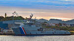 Isländisches Schiff der Küstenwache (Landhelgisgæslan) FREYJA am 05.09.2022 bei Sonnenaufgang im Hafen von Stavanger / Norwegen
