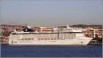 Die 2007 gebaute MSC ORCHESTRA (IMO 9320099) liegt am 11.10.2011 in Lissabon. Sie ist 294 m lang, 32 m breit, hat einen Tiefgang von 7,85 m, eine GT von 92.049 und bietet 3.013 Passagieren und 987 Besatzungsmitgliedern Platz. Sie wird durch zwei Elektromotoren mit je 17.500 kw angetrieben, die ihren Strom von Dieselgeneratoren beziehen. Die MSC ORCHESTRA kann 23 kn schnell sein. Heimathafen ist Panama.