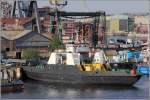 Die kleine Eisenbahnfähre PL-2 (IMO 8982759) liegt im Hafen von St. Petersburg. Sie ist 57 m lang, 13 m breit, hat eine GT von 870 und eine DWT von 318 t. Angetrieben wird sie von zwei Maschinen mit je 760 kw. Heimathafen ist St. Petersburg (Russland). Früherer Name: PAROM-LEDOKOL No. 2. 18.05.2013

