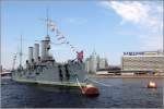 Der geschichtstrchtige Kreuzer AURORA liegt als Museumsschiff in St. Petersburg. Am 25. Oktober 1917 war ein Platzpatronenschuss aus ihrer Bugkanone das Signal zum Sturm auf das Winterpalais, der als Beginn der Revolution anzusehen ist. Die AURORA wurde 1903 in Dienst gestellt, ist 126,7 m lang, 16,8 m breit und hat einen Tiefgang von 7,36 m. Die Maschine bestand aus 24 Belleville-Kesseln und 3 Verbundmaschinen, die Maschinenleistung betrug 9.561 kw. 18.05.2013