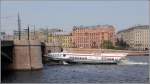 Tragflchenboot METEOR-185 kurz vor der Unterquerung einer Straenbrcke in St. Petersburg. 18.05.2013

