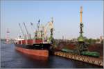 Die 1985 gebaute TANIAS EXPRESS (IMO 8306852) liegt am 18.05.2013 in St. Petersburg. Sie ist 159 m lang, 26 m breit, hat eine GT von 14.889 und eine DWT von 25.694 t. Heimathafen ist Belize City (Belize).