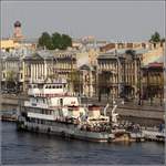 Der russische Schubschlepper RB-346 liegt am Ufer der Newa in St. Petersburg. Er wurde 1988 in Budapest (Ungarn) als OT-2448 gebaut. Die Schubschlepper des Typs OT-2400 sind 51,62 m lang, 12,02 m breit und haben eine Maschinenleistung von 1.766 kW. 18.05.2013