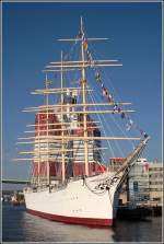 Die 1906 bei Burmeister & Wains in Kopenhagen gebaute VIKING gilt als grter in Skandinavien gebauter Windjammer. Sie ist 108 m lang, 13,90 m breit und hat einen Tiefgang von 8,10 m. Die Segelflche betrgt 3.690 m. Aufgenommen am 09.05.2008 in Gteborg. 