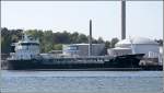 Die 2005 gebaute FOX SUNRISE (IMO 9333917) liegt am 10.05.2008 in Gteborg. Dieser lprodukte-Tanker ist 69,95 m lang, 13.2 m breit und hat eine GT/BRZ von 1964. Heimathafen ist Gteborg in Schweden.