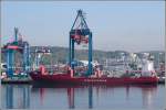 Die 2002 gebaute SIRRAH (IMO 9255402) am 09.05.2008 in Gteborg. Sie ist 132 m lang und fr 705 TEU ausgelegt. Heimathafen ist Groningen in den Niederlanden.
