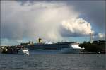 Die MS  Costa Atlantica  im Stockholmer Hafen.