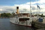Der ca. 100 Jahre alte Passagierdampfer  Blidesund  war auch hier am 20.09.2016 im Hafen von Stockholm unter Dampf. Er wird insbesondere für Schären Fahrten eingesetzt.