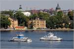 Die beiden Personenfähren DJURGÅRDEN 8 und DJURGÅRDEN 11 (IMO 9201889) begegnen sich auf dem Strömmen in Stockholm. 19.07.2018