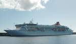 Im Hafen von Arrecife hat von der Fred Olsen Reederei die MS Balmoral am 13.12.2010 festgemacht.