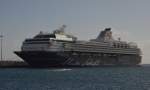 ,,Mein Schiff 1`` am 14.12.13 im Hafen von Arrecife.