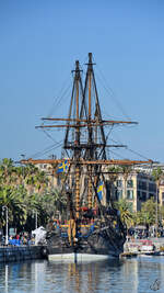 Das Segelschiff GÖTHENBURG (IMO: 8646678) lag im Hafen von Barcelona vor Anker.