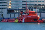 Das Versorgungsschiff PUNTA MAYOR (IMO: 8305066) wartet am Hafen von Barcelona auf den nächsten Einsatz.