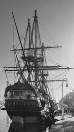 Das Segelschiff GÖTHENBURG (IMO: 8646678) lag im Hafen von Barcelona vor Anker.