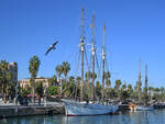 Die Segelschiffe SANTA EULÀLIA (MMSI: 224005530) und FAR BARCELONA (MMSI: 224191570) sind hier im Stadthafen von Barcelona zu sehen. (November 2022)