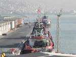 Der Hafen von Izmir in der Türkei am 15.10.14. Izmir, früher lateinisch als Smyrna bekannt (türkisch İzmir, griechisch Σμύρνη Smýrni, altgriechisch Σμύρνα Smýrna), ist mit rund 4,4 Millionen Einwohnern die drittgrößte Stadt der Türkei und Hauptstadt der Provinz gleichen Namens.(Wikipedia)