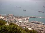 Blick vom Affenfelsen auf den Hafen von Gibraltar.