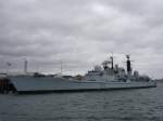 Kriegsschiff D98 im Militärhafen von Plymouth; 3.10.09