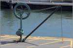 Ein alter Kran im alten Teil des Hafens von Plymouth in der Nhe der Mayflower steps. 29.05.2012