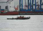 Hamburg am 7.2.2012, Schlepper JRN der Reederei Walter Lauk beim Schleppen auf der vereisten Elbe Hhe Athabakakai