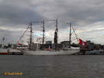 UNIÓN Segelschulschiff der Peruanischen Marine am 4.8.2017, Hamburg, Elbe an der Überseebrücke /
4-Mast-Bark  / Verdrängung: 3.200 t / Lüa 115,75 m, B 13,5 m, Tg 6,5 m / Segelfäche: 4.324 m²,  1 Diesel, 1.500 kW (2.039 PS), 1 Verstellpropeller, 12 kn / Besatzung: 25 Offiziere, 86 Mann, 134 Kadetten  / gebaut 2016 bei Staatswerft SIMA in Callao / Flagge: Peru, Heimathafen: Callao / 
Die BAP „Unión“, wie oft zu lesen ist, ist nach der SEDOV (117,5 m) das zweitgrößte Segelschulschiff der Welt, BAP steht für „Bark der Armada Peru“ (Flottenstreitmacht)  /



