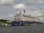 MEIN SCHIFF 6 (IMO 9753208) am 21.8.2017, von achtern gesehen, Hamburg, Elbe, Cruise Center Altona /
Kreuzfahrtschiff / BRZ 98.811 / Lüa 295,26 m, B 36,2 m, Tg 8,25 m / 2 Diesel 8L46F + 2 Diesel 12V46;, Wärtsilä, ges. 48.000 kW (65.261 PS), 2 E-Motore, ges. 28.000 kW (38.069 PS) 2 Festpropeller, 21,7 kn / 1.030 Kabinen, 2.534 Pass., 1.267 Besatzung / gebaut 2017 bei Meyer Werft, Turku, Finnland / Eigner: TUI Cruises / Flagge: Malta Heimathafen: Valetta /