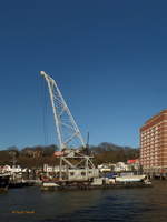 HHLA I am 14.2.2018, Hamburg, Elbe, Museumshafen Övelgönne /

Schwimmkran / BRT 375 / Lüa 26,47 m, B 15,1 m, Tg 1,4 m / 2 MWM-Diesel, je 154 PS, 2 Prop. / Ausleger: Hubhöhe max. 32,1 m, Ausladung: max. 17,4 m / Tragfähigkeit bei:  5 m Ausladung 30 t, bei 17 m Ausladung 10 t, Deckslast 100 t / 1928 bei Deutsche Werft, Hamburg, Krantyp: Kampnagel Dreh- Wippkran / Eigner+Betrteiber: Hamburg Museum, Museumshafen Övelgönne /
