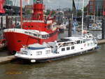 VICTOR am 21.8.2017, Hamburg, Elbe, Sportboothafen / 
Wohnschiff / Lüa 25 m, B 5 m / 1 Diesel, Scania, 191 kW (260 PS) / Flagge: Deutschland, Heimathafen: Hamburg / 1928 gebaut als Frachtschiff / Umbau 1998, Refitting 2008-09 /
