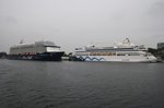 Mein Schiff 4 und AIDAvita liegen am 21.5.2016 zusammen am Ostseekai in Kiel.
