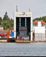 Blick während einer Hafenrundfahrt auf die Schiffswerft Gebr.