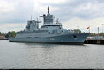Blick während einer Hafenrundfahrt auf die Fregatte  Sachsen-Anhalt  (F 224) der Deutschen Marine, die im Marinestützpunkt Kiel des Marinestützpunktkommando Kiel liegt.