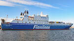 FINNTRADER (IMO 9017769, Finnlines) am  21.01.2022 beim Verlassen des Skandinavienkais in Lübeck-Travemünde