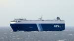 Der Autotransporter Horizon Leader am 14.04.2014 vor Almeria. Sie ist 200m lang und 32m breit.