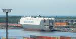 Der 200m lange Autotransporter Hoegh Amsterdam am 28.05.17 in Bremerhaven